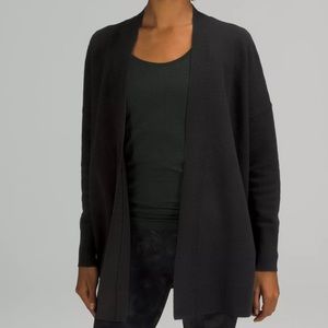 Lululemon Size 8 - Black Merino Wool Honeycomb Wrap